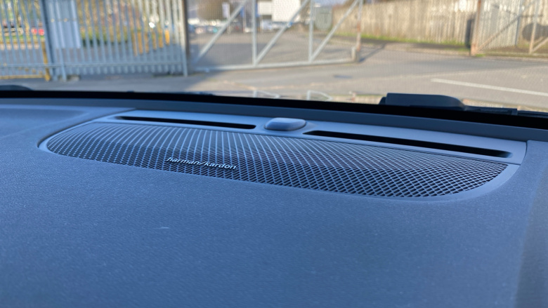 Volvo XC40 2.0 B3P Ultra Dark 5dr Auto Petrol Estate